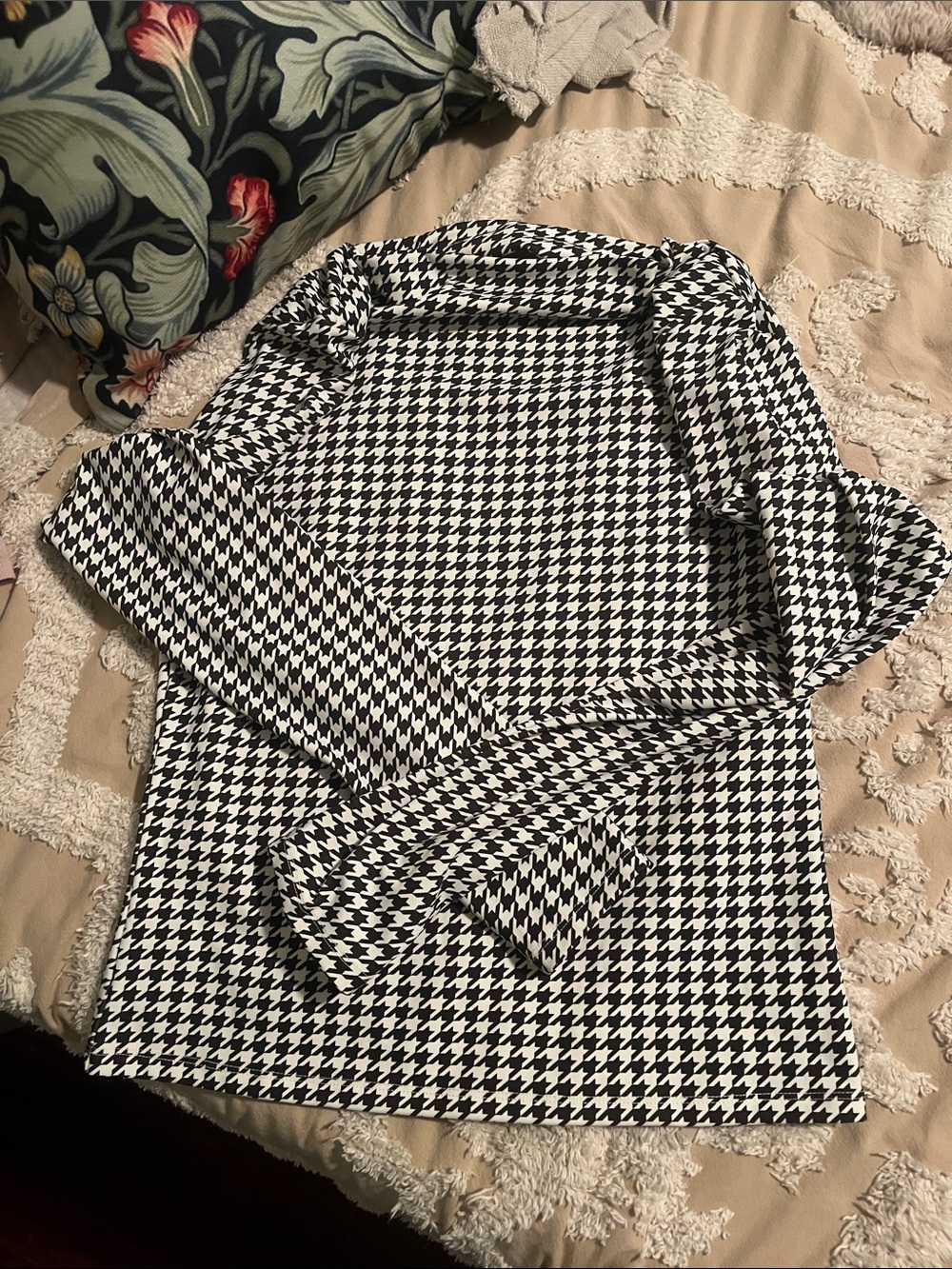 Carbon38 Black & White Houndstooth Long Sleeve Top